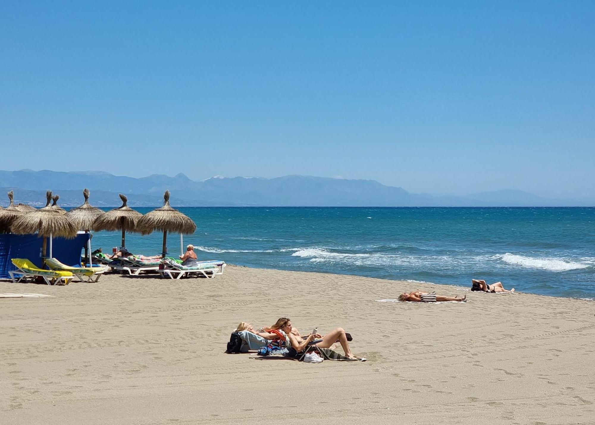 Tinoko Apartament In La Carihuela Beach ตอร์เรโมลิโนส ภายนอก รูปภาพ