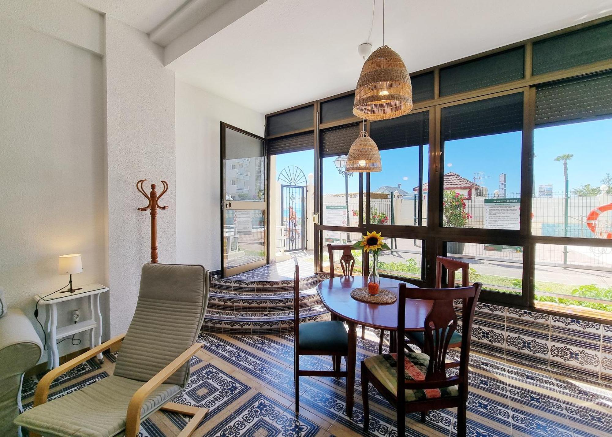 Tinoko Apartament In La Carihuela Beach ตอร์เรโมลิโนส ภายนอก รูปภาพ