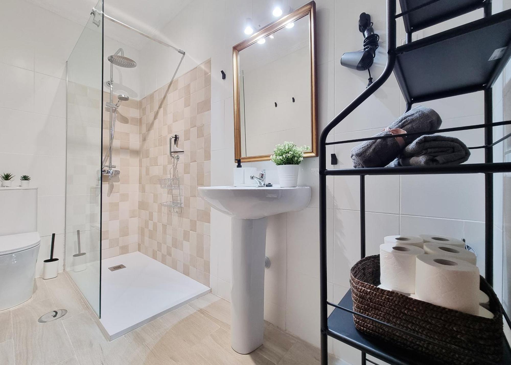 Tinoko Apartament In La Carihuela Beach ตอร์เรโมลิโนส ภายนอก รูปภาพ