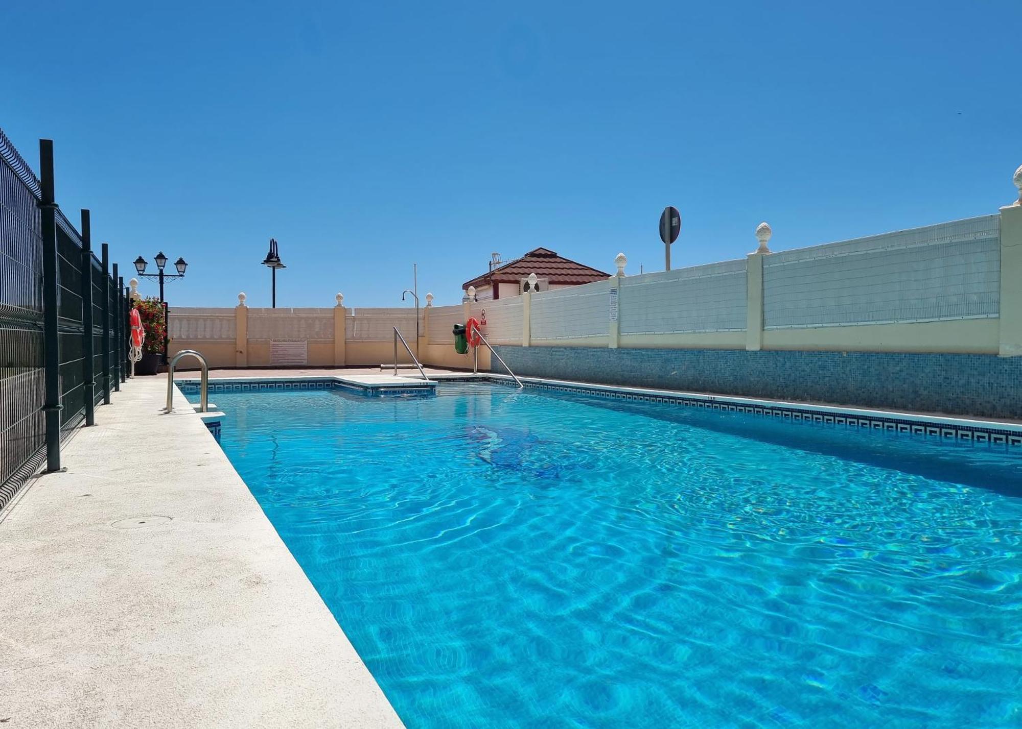 Tinoko Apartament In La Carihuela Beach ตอร์เรโมลิโนส ภายนอก รูปภาพ