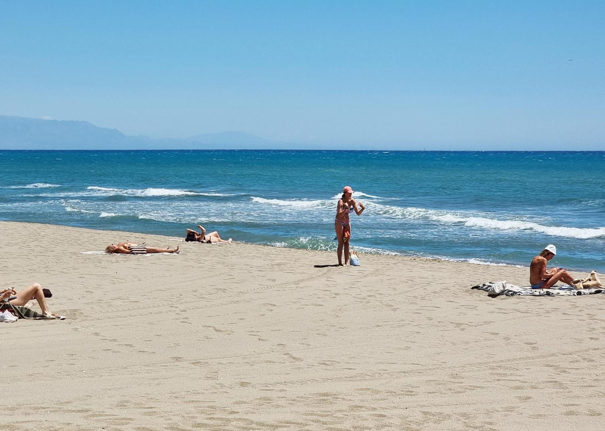 Tinoko Apartament In La Carihuela Beach ตอร์เรโมลิโนส ภายนอก รูปภาพ