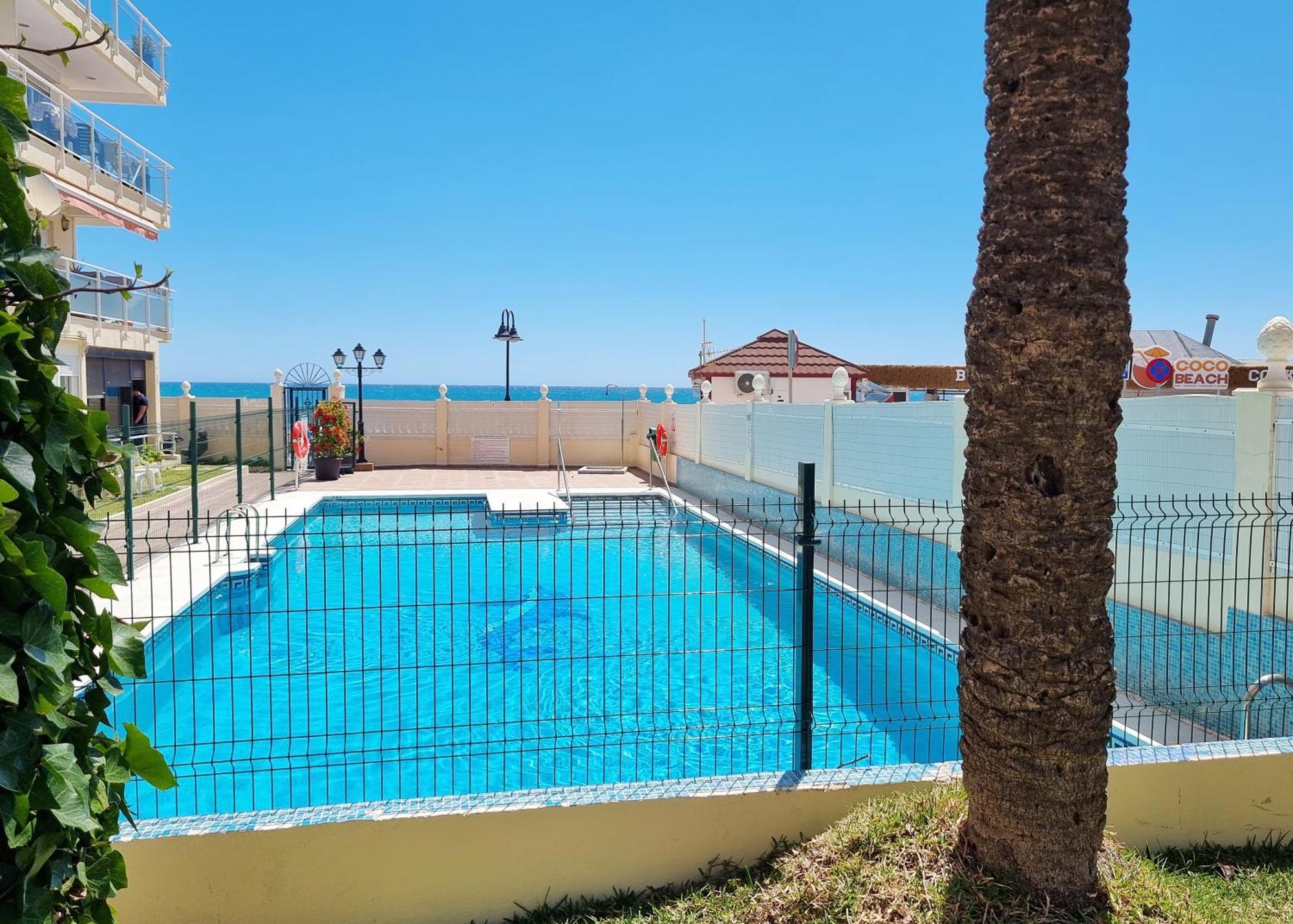 Tinoko Apartament In La Carihuela Beach ตอร์เรโมลิโนส ภายนอก รูปภาพ