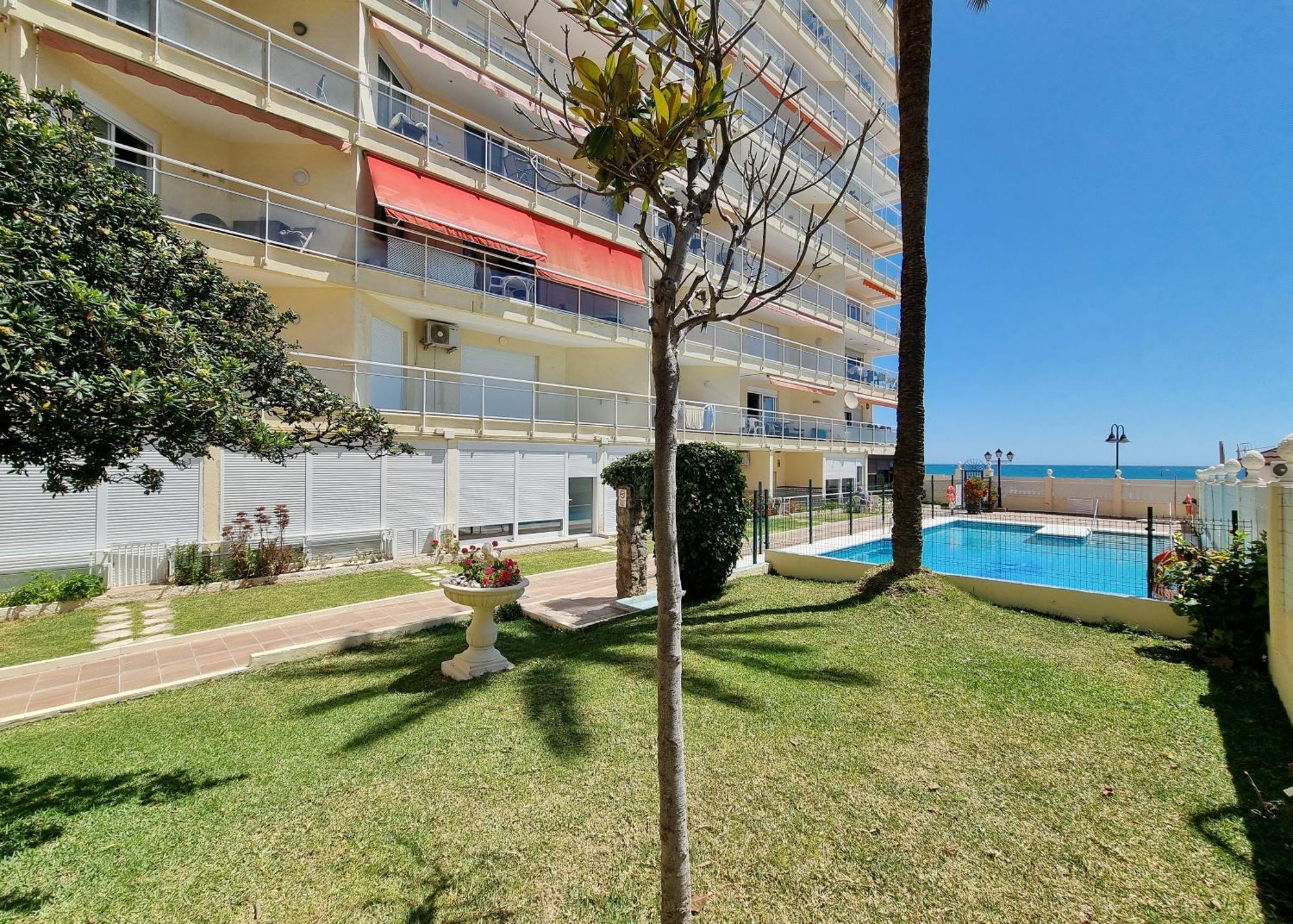 Tinoko Apartament In La Carihuela Beach ตอร์เรโมลิโนส ภายนอก รูปภาพ