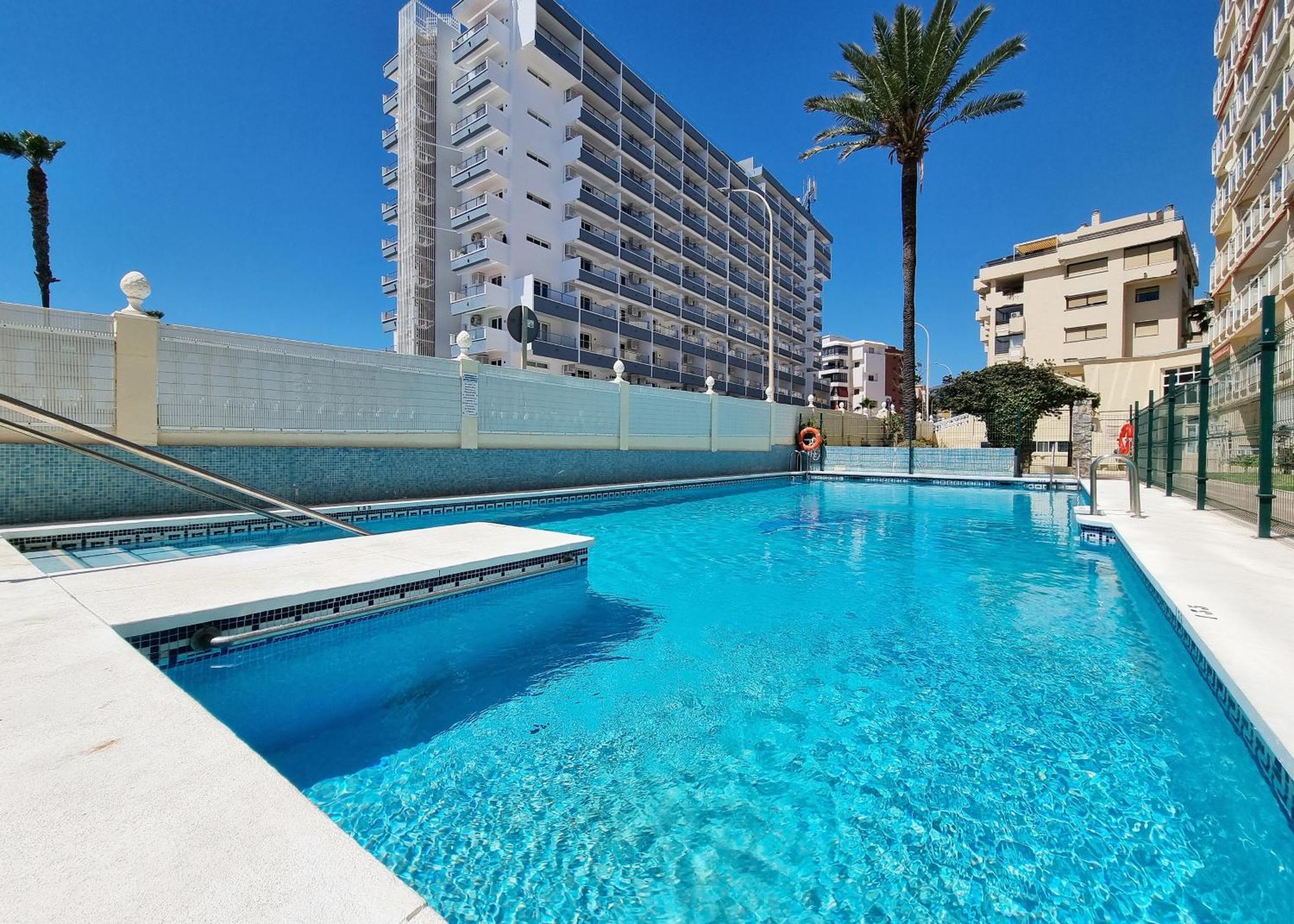 Tinoko Apartament In La Carihuela Beach ตอร์เรโมลิโนส ภายนอก รูปภาพ
